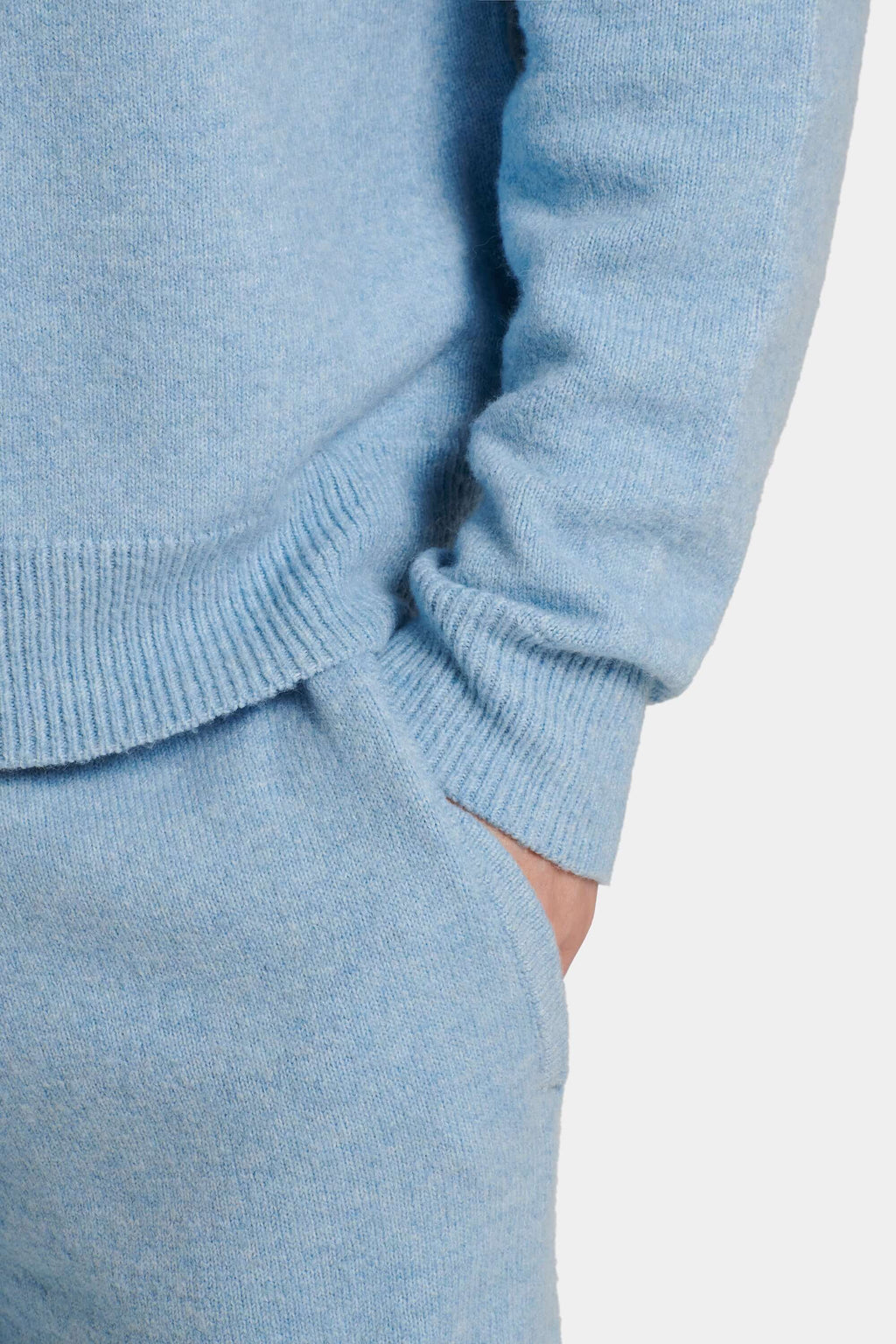 THE SAVONA QUARTER ZIP SWEATER