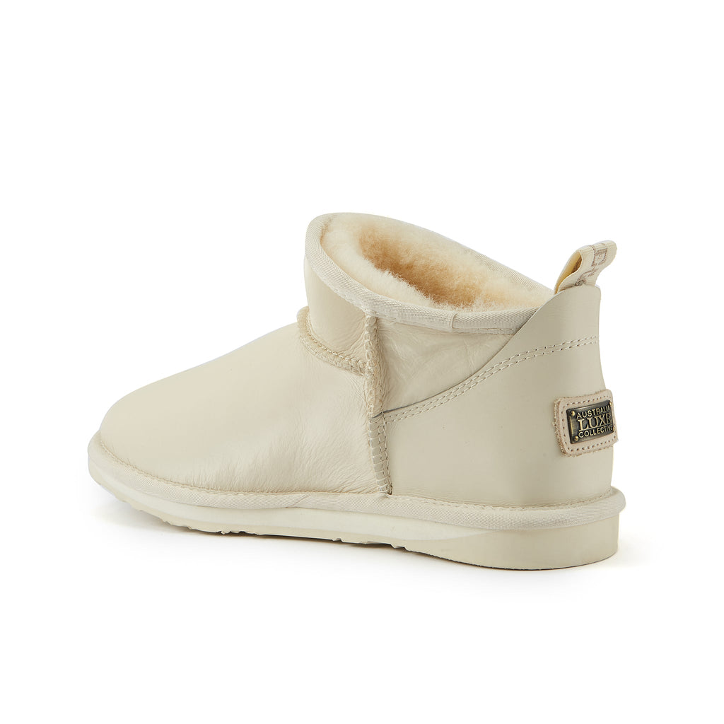 COSY ULTRA SHORT BOOTS SATIN PALE